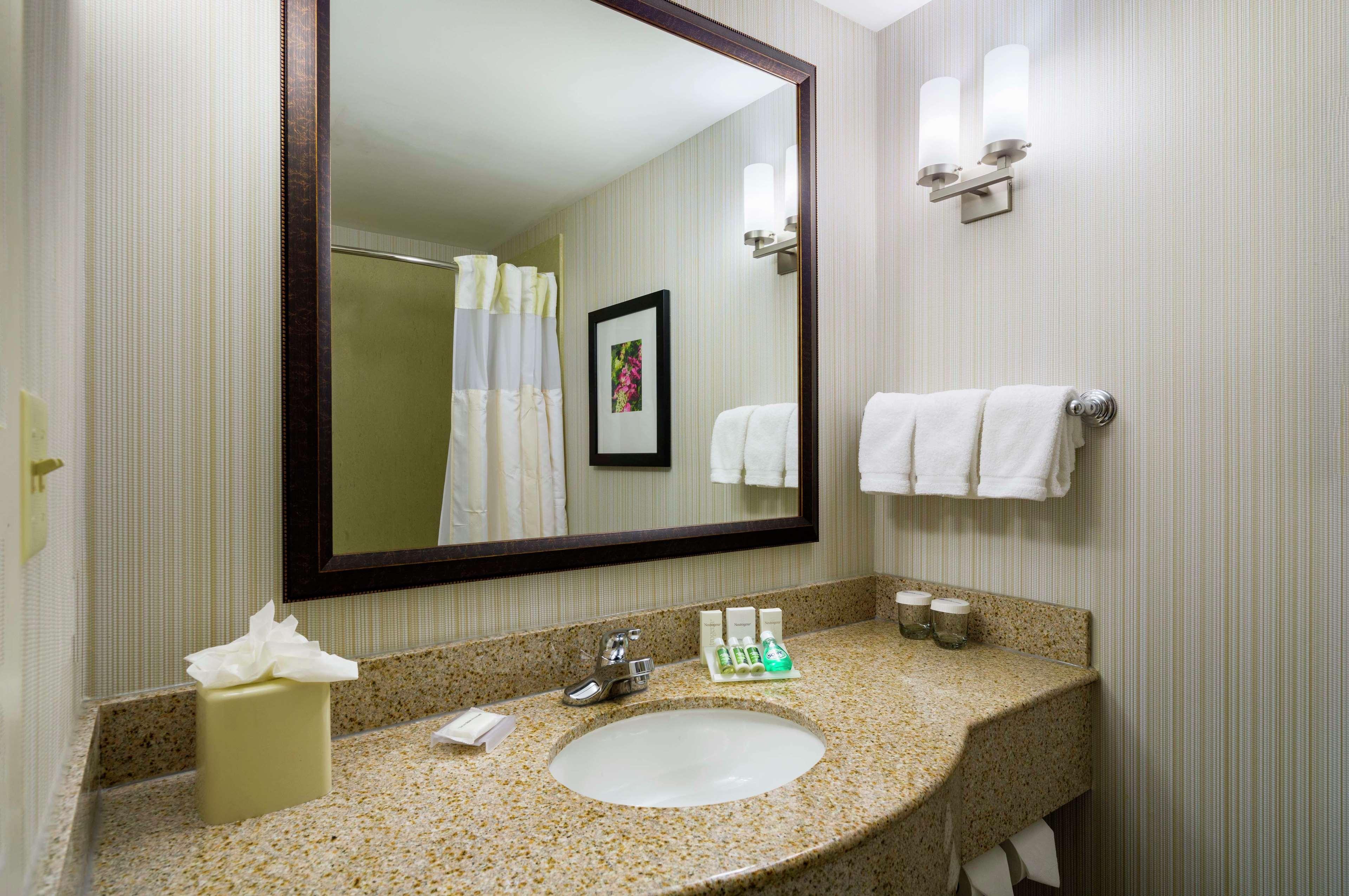Hilton Garden Inn Edison/Raritan Center Екстериор снимка