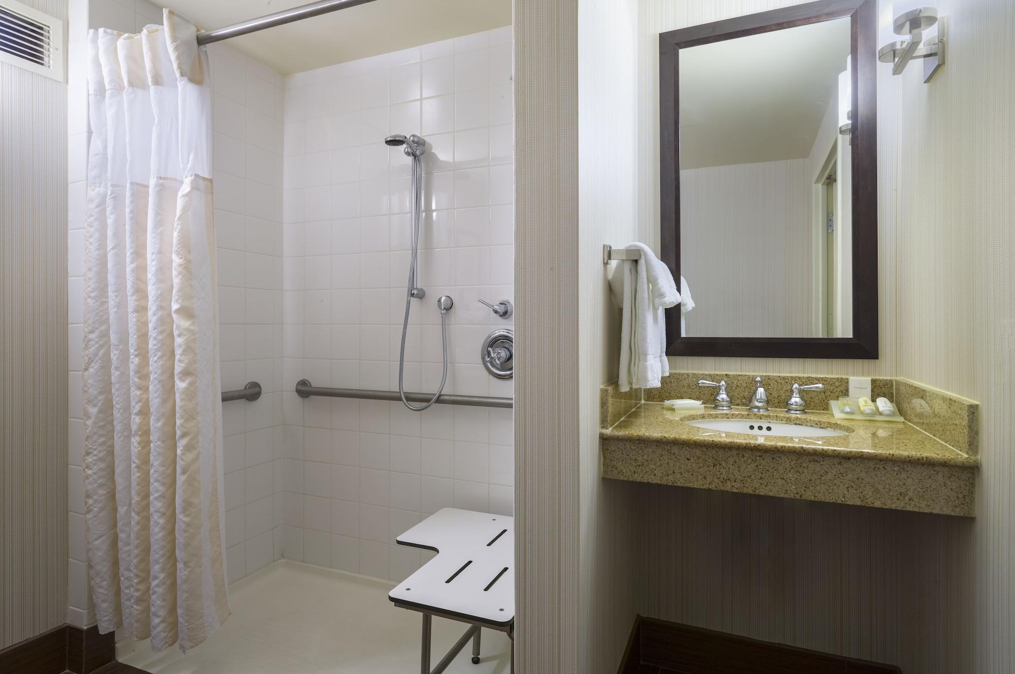 Hilton Garden Inn Edison/Raritan Center Екстериор снимка