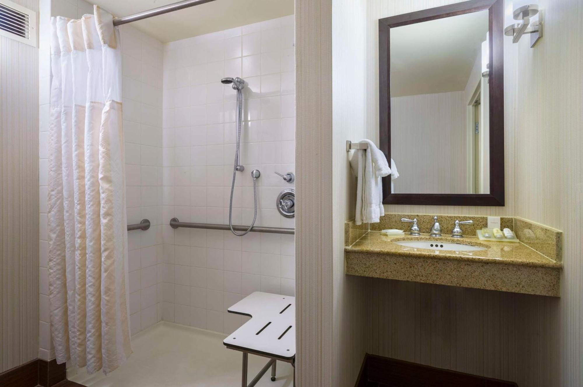 Hilton Garden Inn Edison/Raritan Center Екстериор снимка
