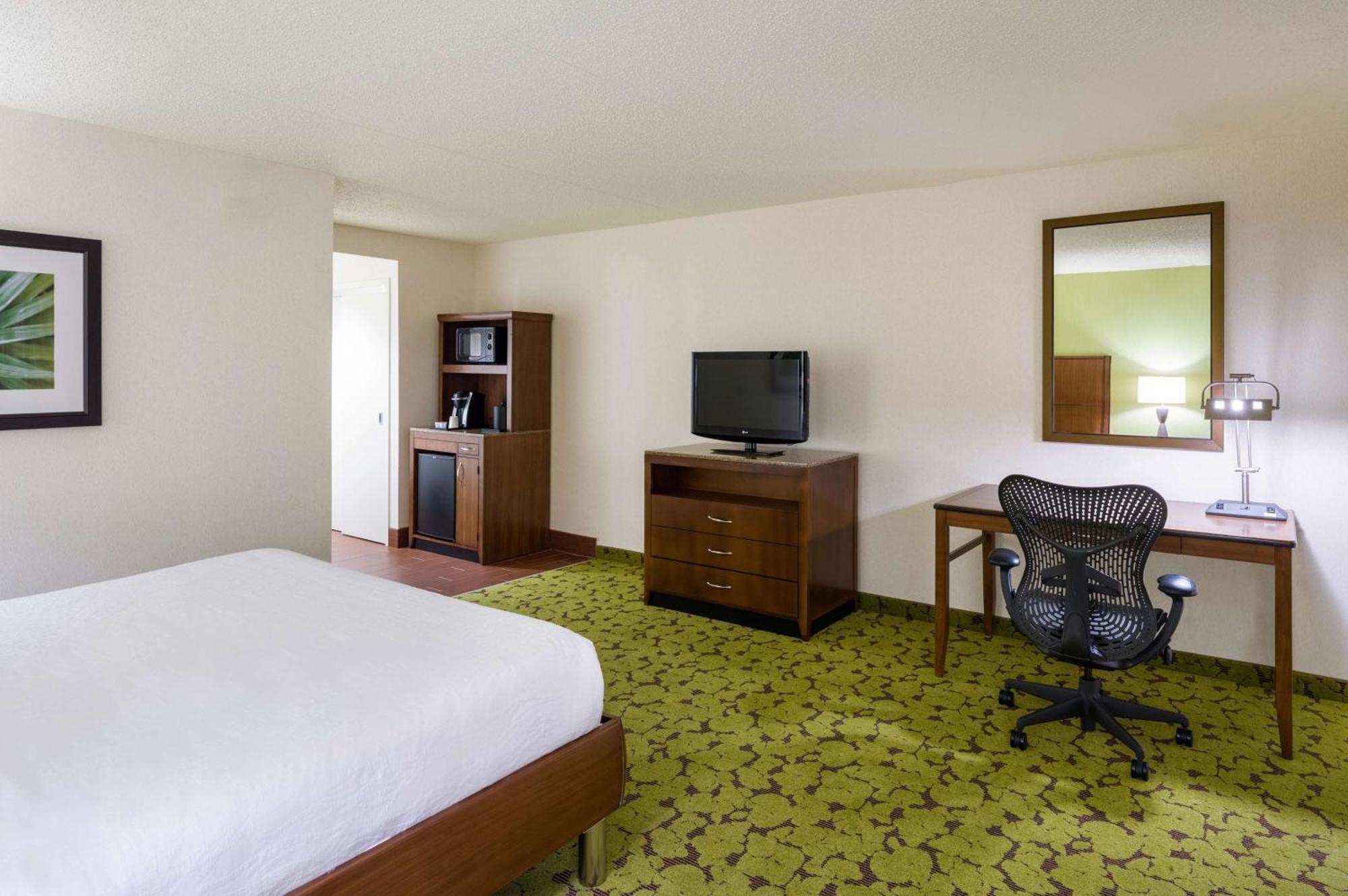 Hilton Garden Inn Edison/Raritan Center Екстериор снимка