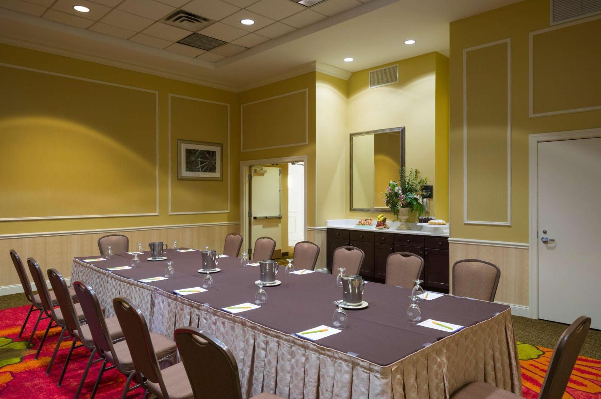 Hilton Garden Inn Edison/Raritan Center Екстериор снимка
