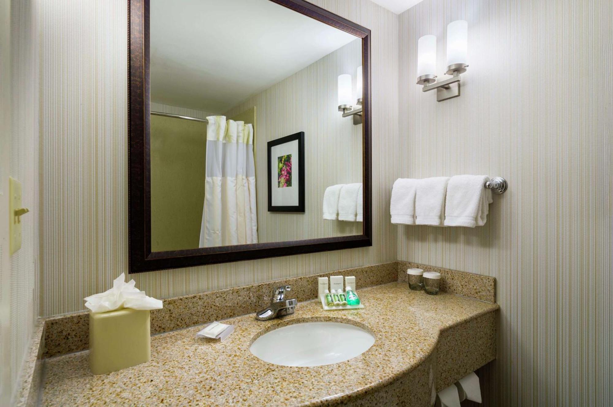 Hilton Garden Inn Edison/Raritan Center Екстериор снимка